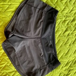 Lululemon Black Speed Up shorts 2.5in